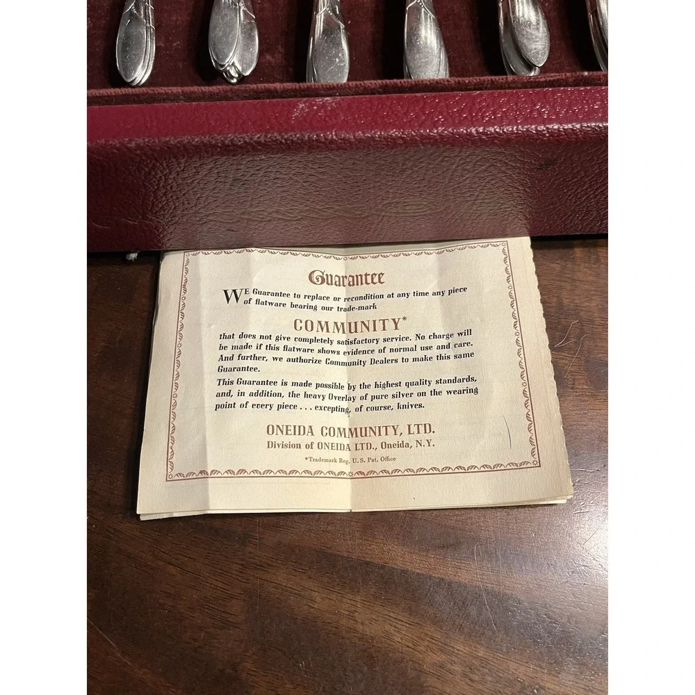 Vintage 50pc Oneida Community Silverplate Flatware Set - Coronation 1936‎ - Case